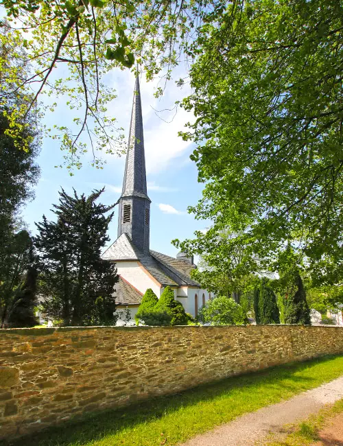 kirche-bernsdorf.jpg